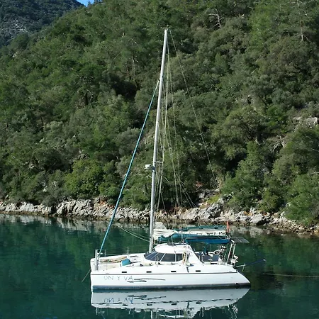 On Y Va Sailing Ботель Даламан